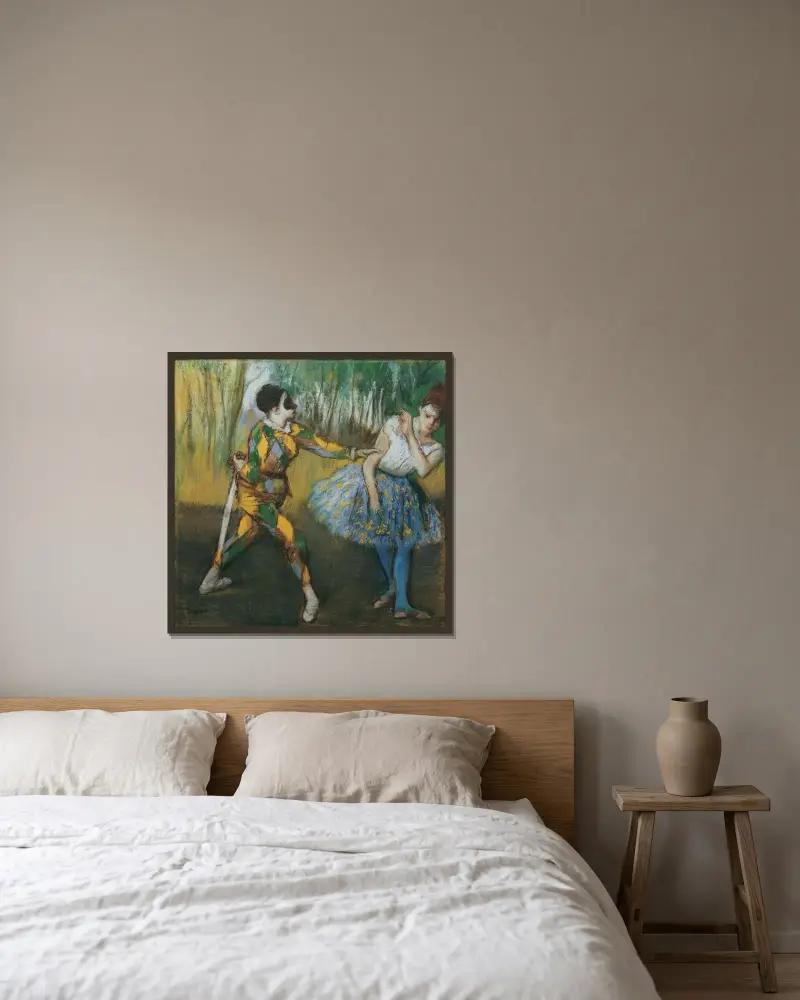 Harlekin Und Colombine av Edgar Degas inramad på en vägg