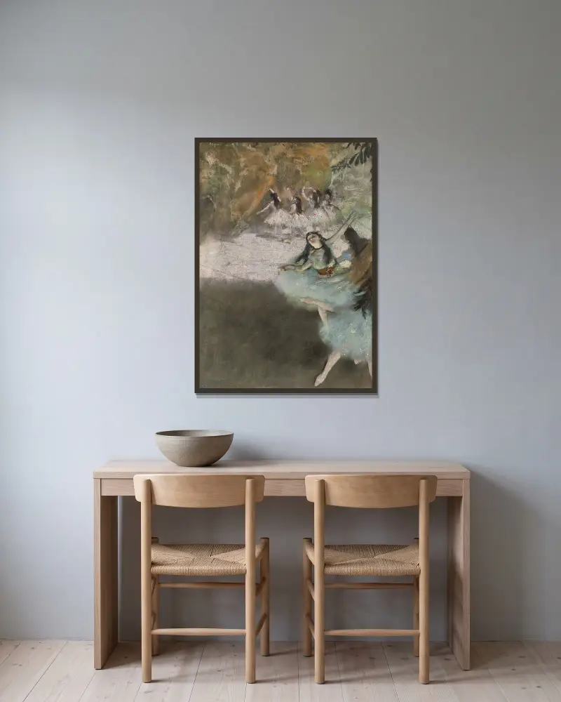 Na scéně, Edgar Degas v rámu na stěně