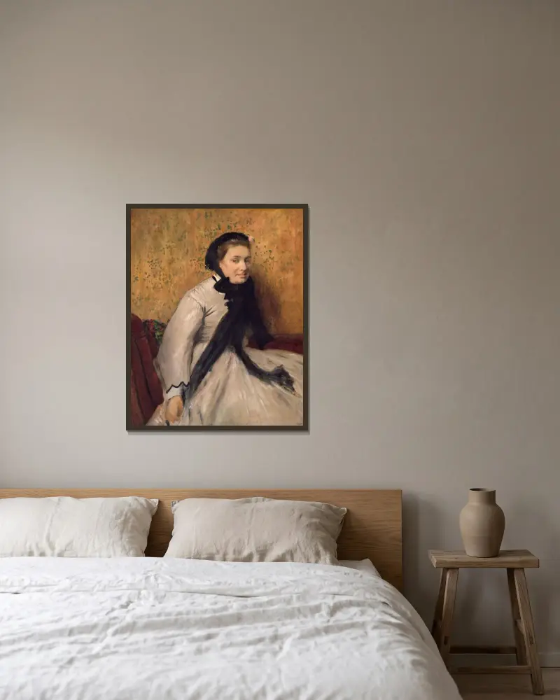 Bildnis einer Frau in Grau von Edgar Degas gerahmt an einer Wand