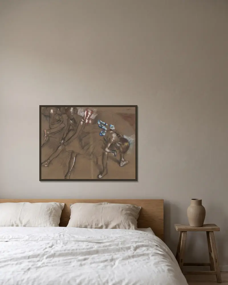 Tři odpočívající tanečnice, Edgar Degas v rámu na stěně