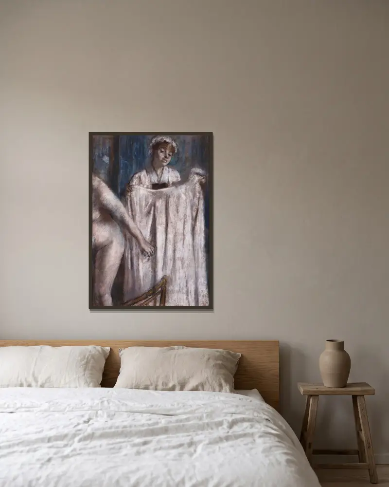Toilette after the Bath av Edgar Degas inramad på en vägg
