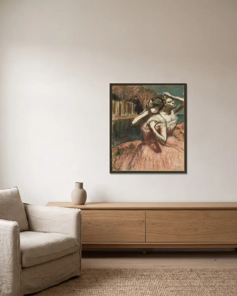 Zwei Tänzerinnen, Nr. 1 von Edgar Degas gerahmt an einer Wand