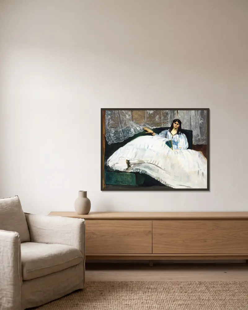 Woman With A Fan av Édouard Manet inramad på en vägg