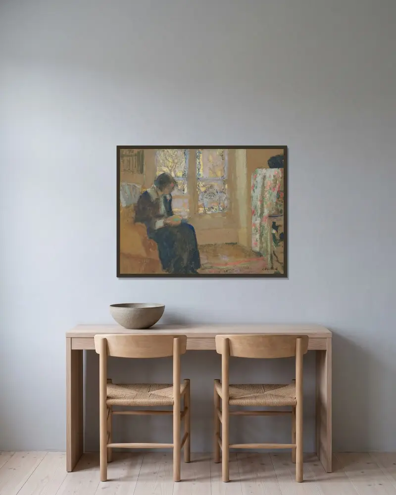 Jeune femme lisant, Lucie Belin chez elle av Édouard Vuillard inramad på en vägg