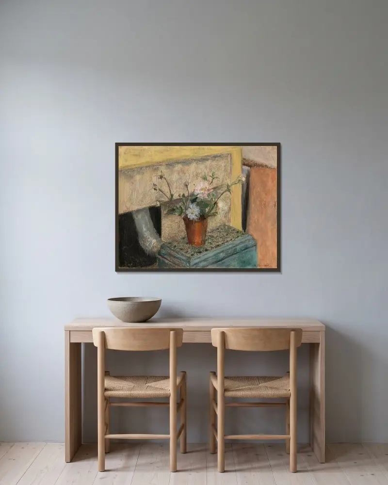 Der Blumenstrauß auf dem Mirus-Ofen von Édouard Vuillard gerahmt an einer Wand