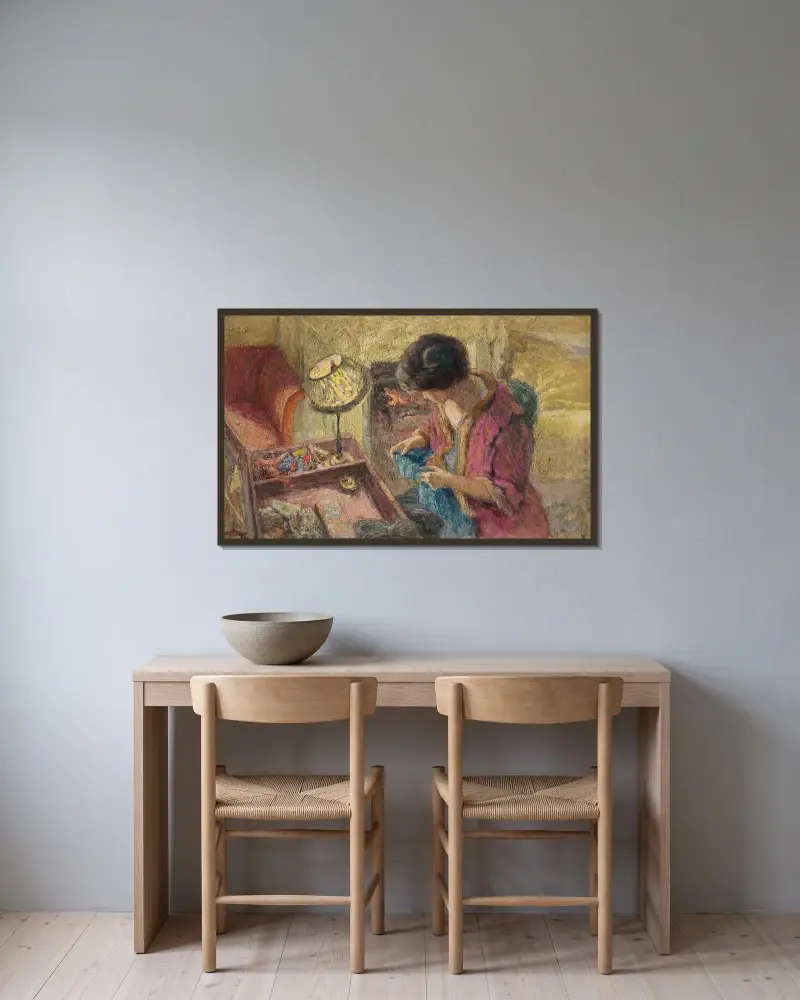 Le Petit Salon, Madame Hessel À La Table À Ouvrage (Étude) av Édouard Vuillard inramad på en vägg