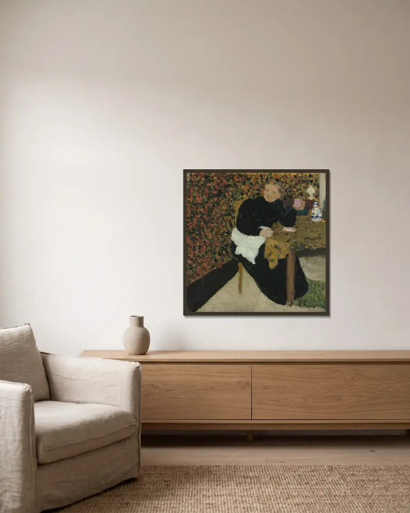 Madame Vuillard Avec Une Tasse Rose av Édouard Vuillard inramad på en vägg