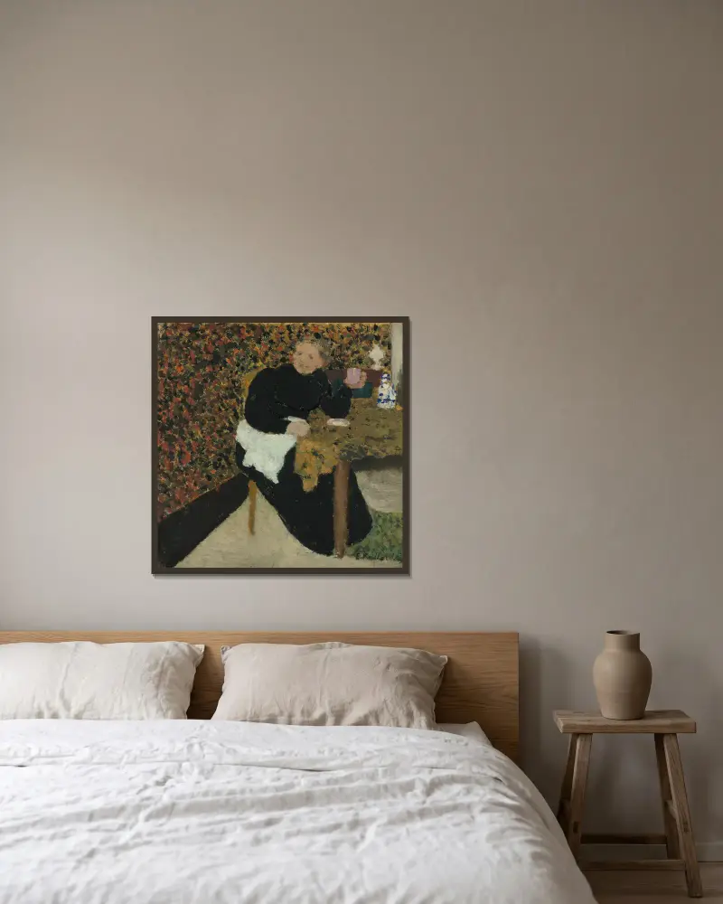 Madame Vuillard Avec Une Tasse Rose av Édouard Vuillard inramad på en vägg