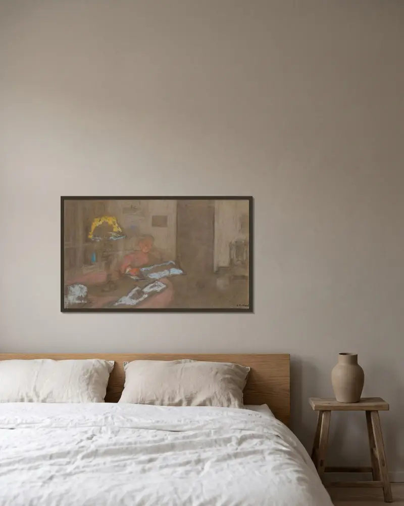 Madame Vuillard Lisant Le Journal av Édouard Vuillard inramad på en vägg