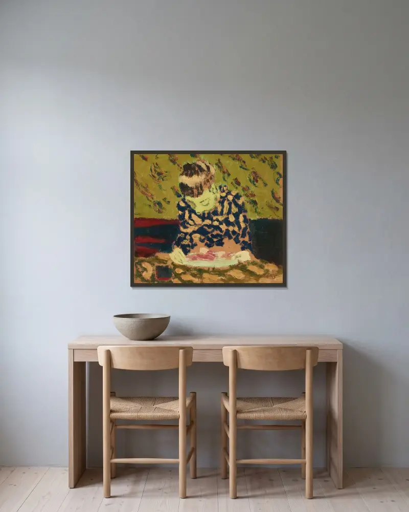 Marie penchée sur son ouvrage av Édouard Vuillard inramad på en vägg