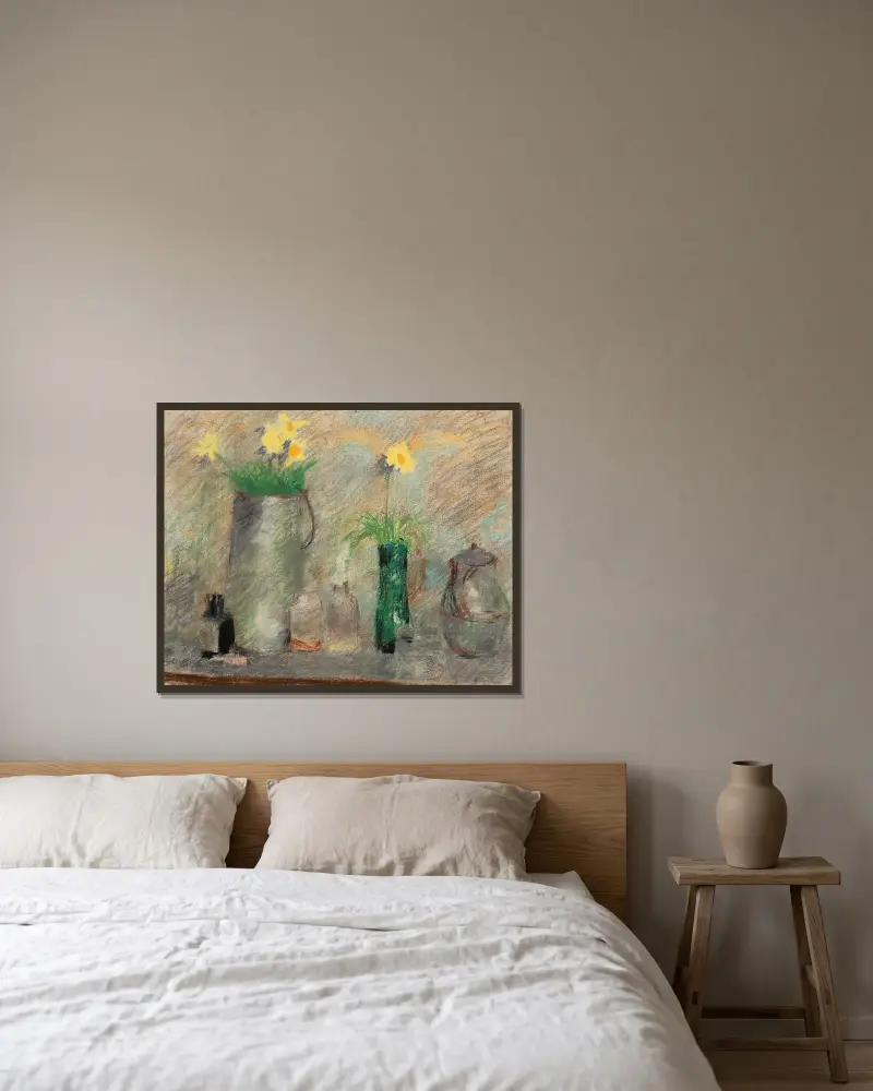 Nature morte avec fleurs et bouteille av Édouard Vuillard inramad på en vägg