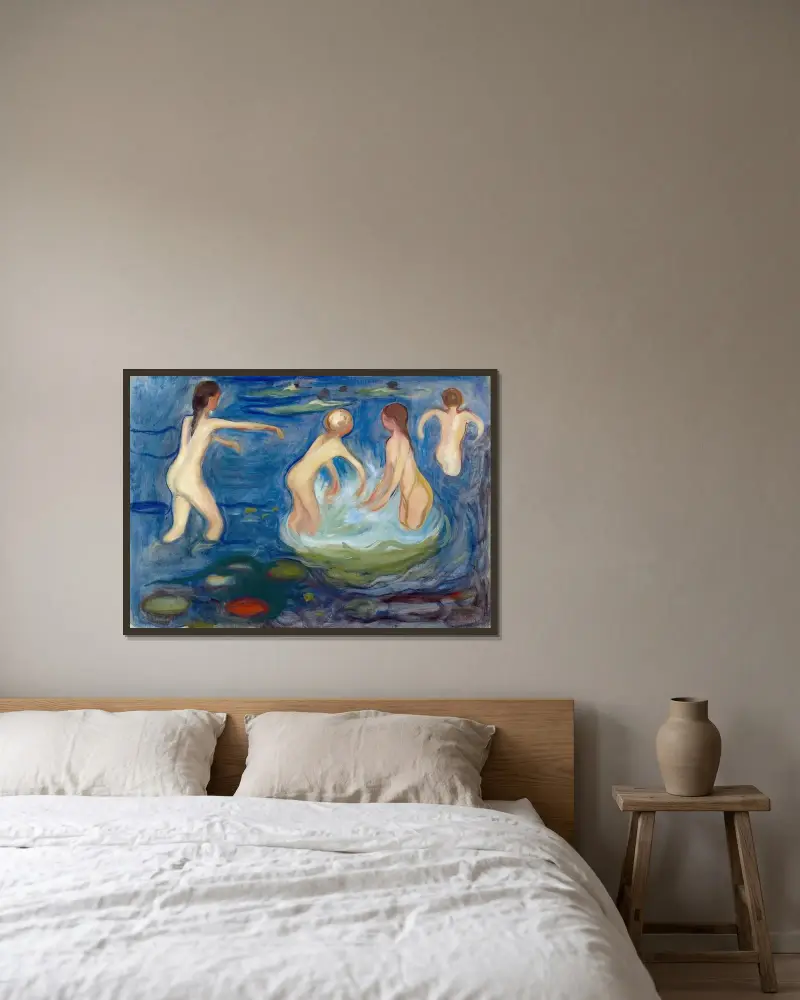 Badende Mädchen von Edvard Munch gerahmt an einer Wand
