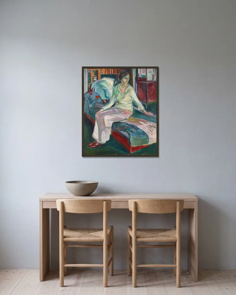 Sedící modelka na pohovce, Edvard Munch v rámu na stěně