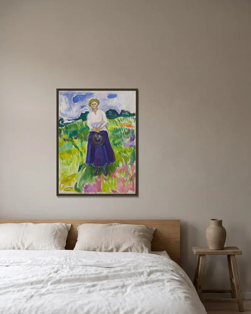 Woman in a Green Meadow av Edvard Munch inramad på en vägg