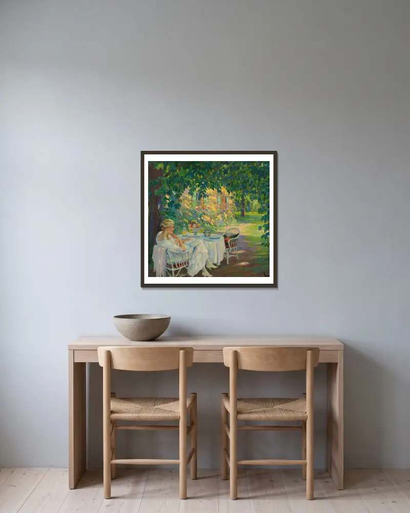 Ve skuggan, Edward Cucuel v rámu na stěně