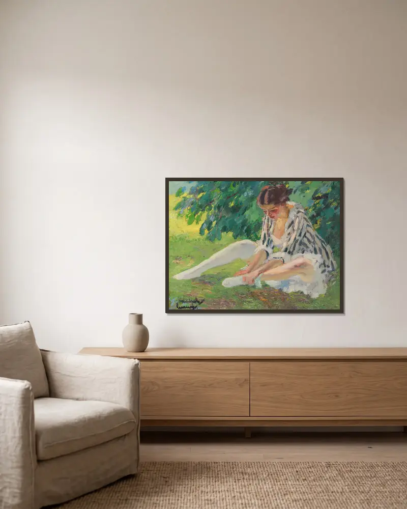 Svlékání (sedící v trávě), Edward Cucuel v rámu na stěně
