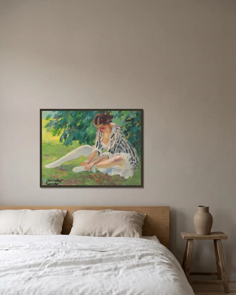 Svlékání (sedící v trávě), Edward Cucuel v rámu na stěně