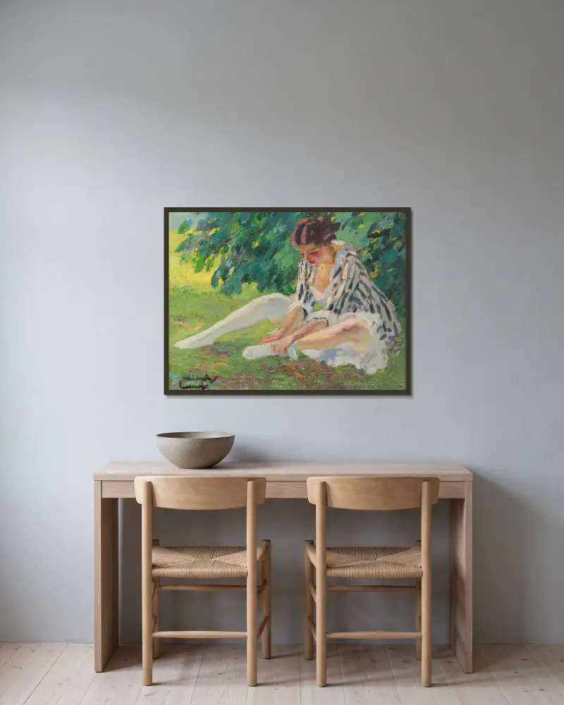 Svlékání (sedící v trávě), Edward Cucuel v rámu na stěně