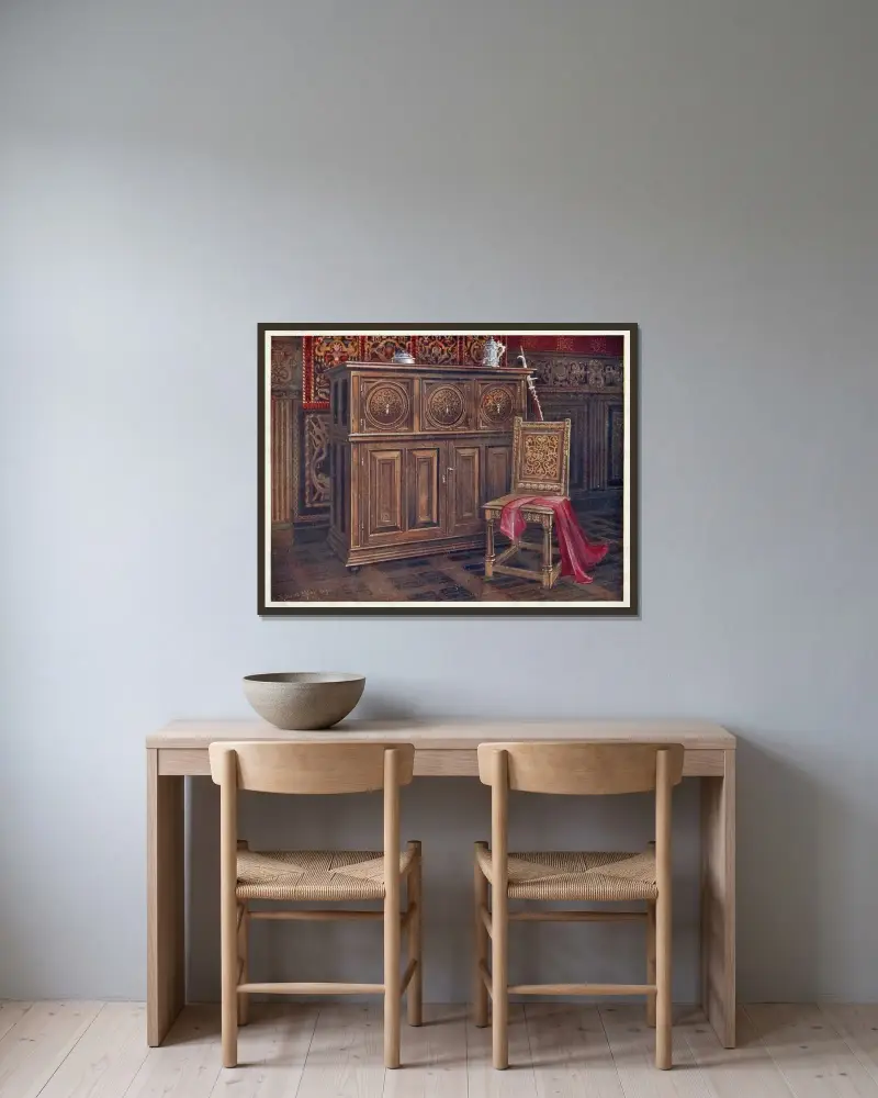 Ekskåp med runda konvexa paneler, valnötsstol (chaise sans bras) med genombruten blomsterdekor på ryggen av Edwin Foley inramad på en vägg