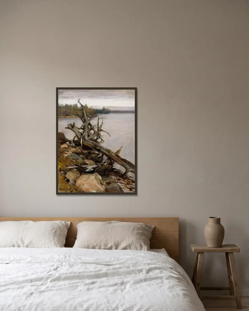 Död tall i vattnet av Eero Järnefelt inramad på en vägg