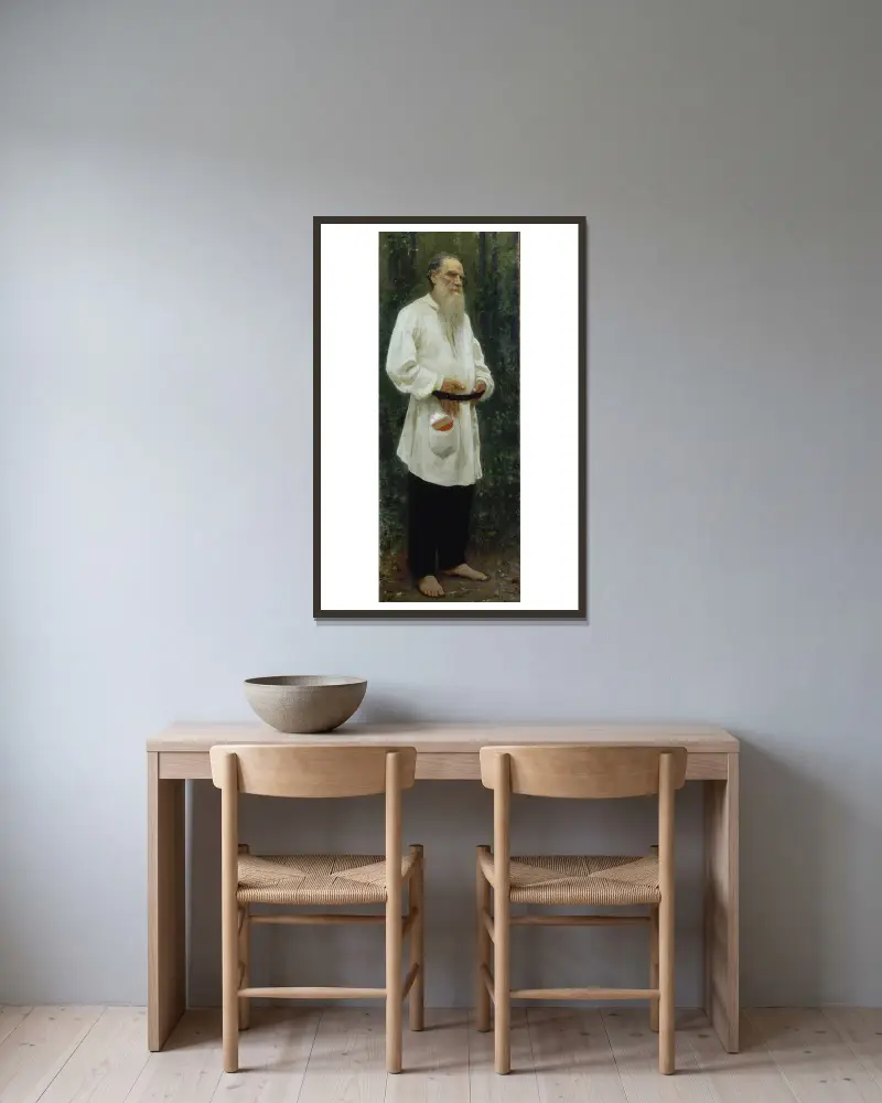 Leo Tolstoi barfuß von Ilya Efimovich Repin gerahmt an einer Wand
