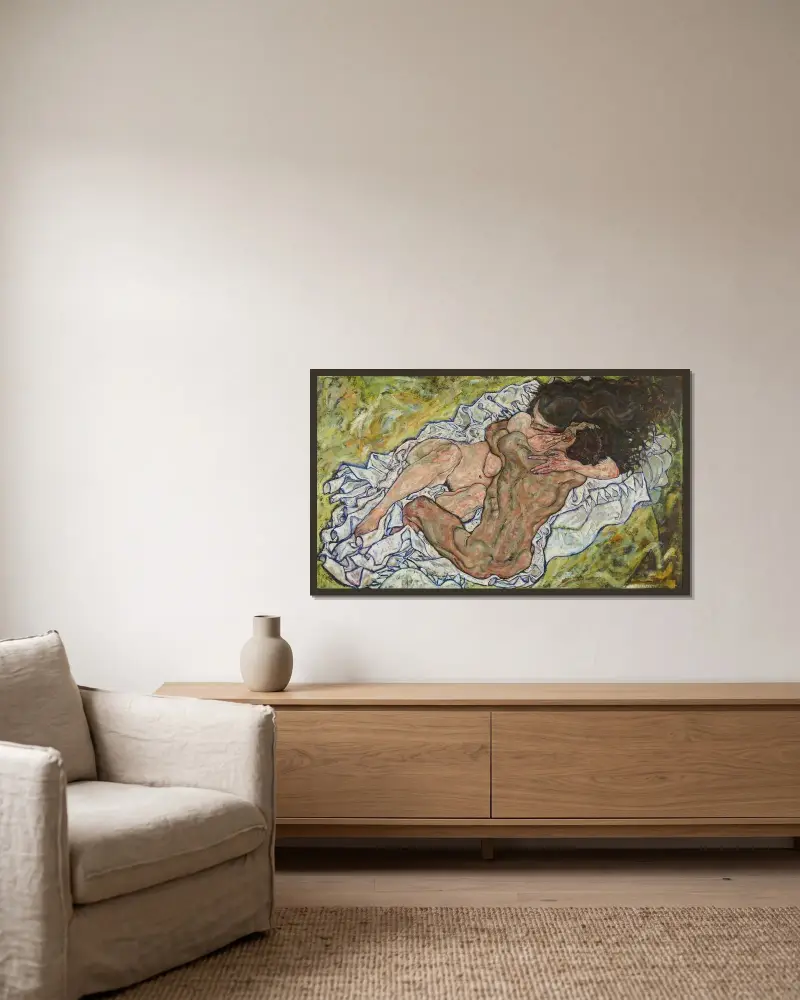Die Umarmung von Egon Schiele gerahmt an einer Wand