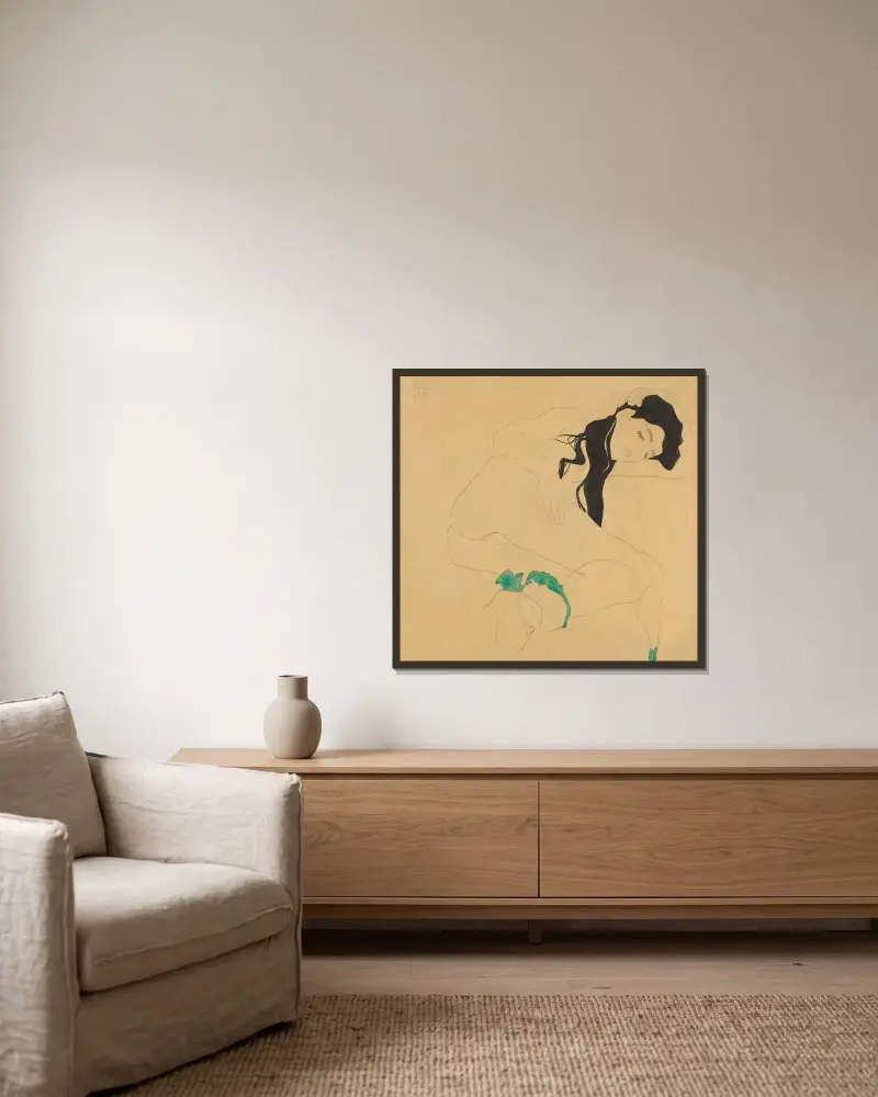 Liegender Mädchenakt von Egon Schiele gerahmt an einer Wand
