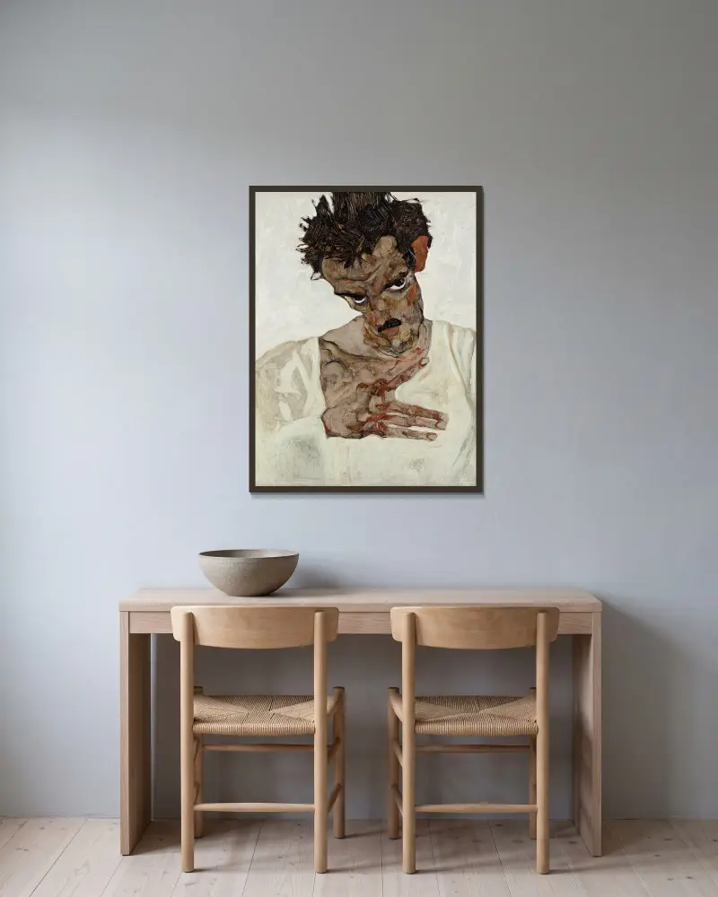 Selbstbildnis mit gesenktem Kopf von Egon Schiele gerahmt an einer Wand