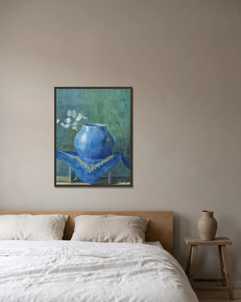 Still Life of a Moneyplant Branch in Blue Vase av Egon Schiele inramad på en vägg