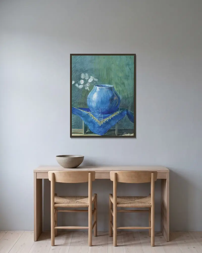 Still Life of a Moneyplant Branch in Blue Vase av Egon Schiele inramad på en vägg