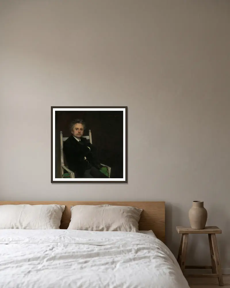 Porträt des Komponisten Edvard Grieg von Eilif Peterssen gerahmt an einer Wand