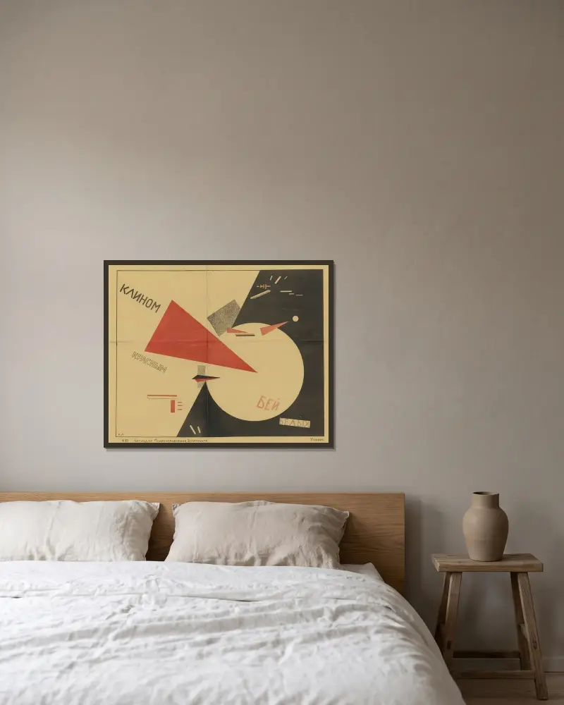 Beat The Whites With The Red Wedge av El Lissitzky inramad på en vägg