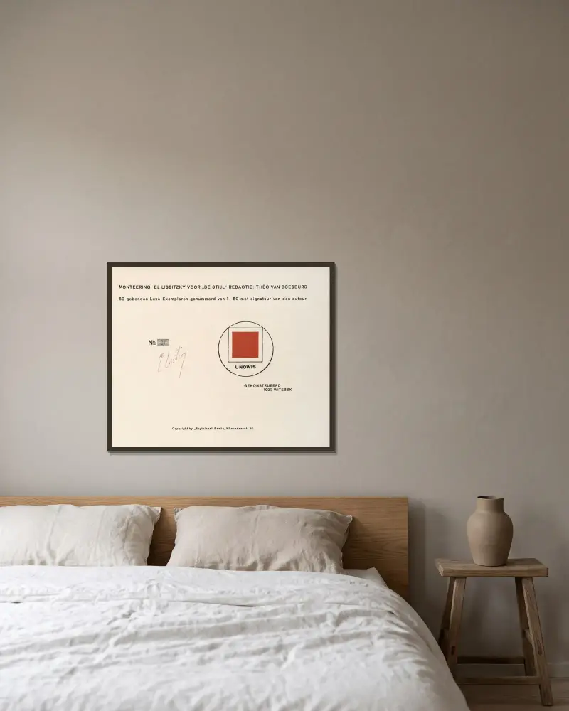 Suprematisk utsöndring av två kvadrater i 6 konstruktioner Pl. 11 av El Lissitzky inramad på en vägg