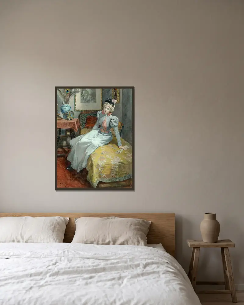Elegant dam på en soffa av Emil Doepler inramad på en vägg