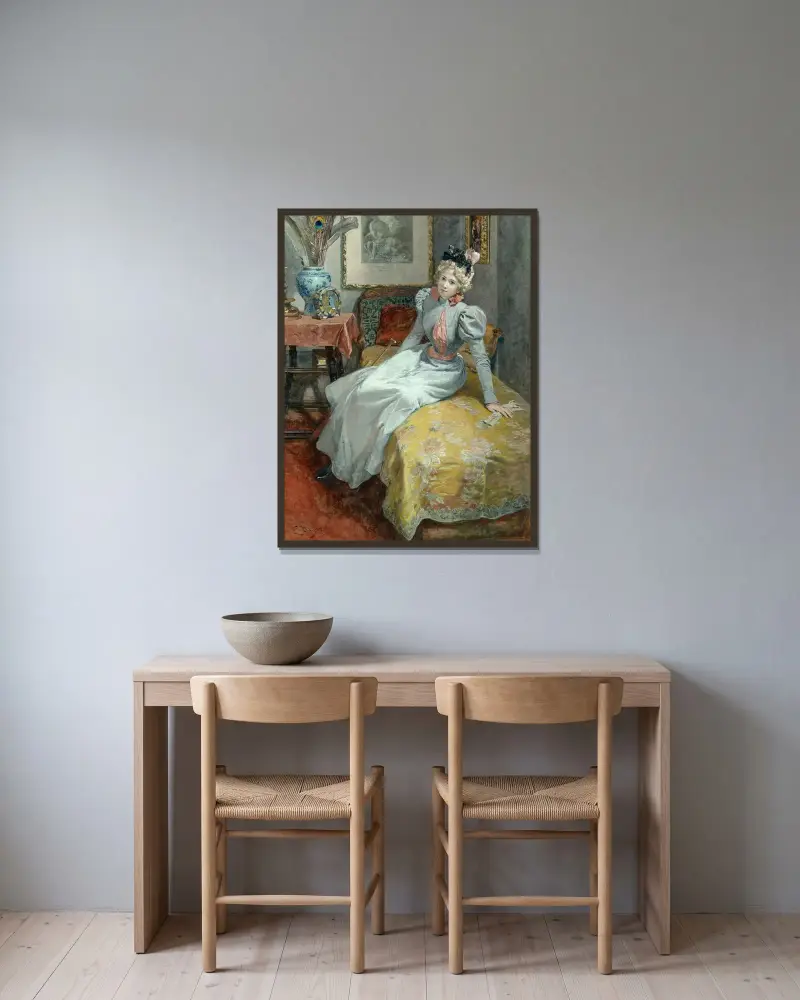 Elegant dam på en soffa av Emil Doepler inramad på en vägg