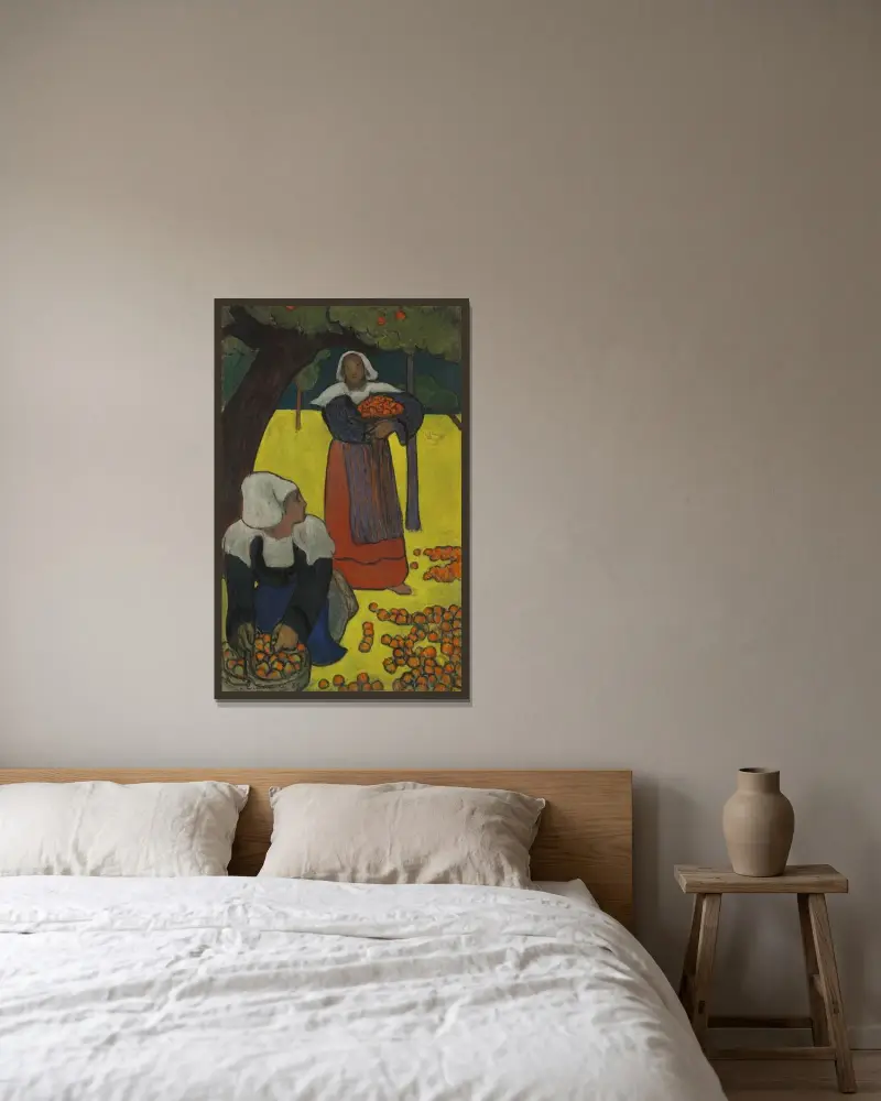 Bretonska kvinnor som plockar äpplen av Emile Bernard inramad på en vägg