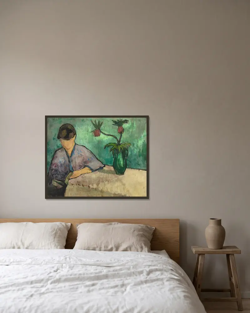 Ung kvinna läsande i kimono av Emile Bernard inramad på en vägg