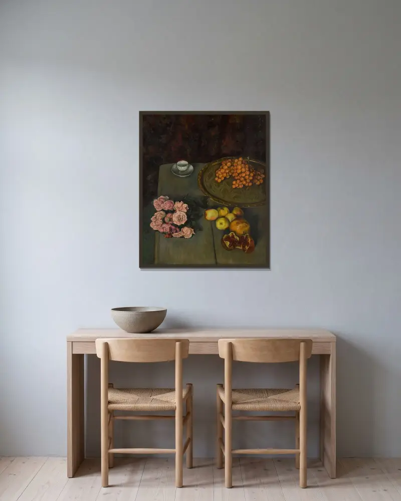 Stilleben med rosor och frukt av Emile Bernard inramad på en vägg