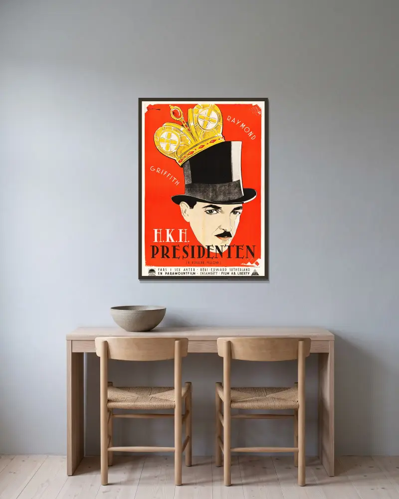 A Regular Fellow, Eric Rohman v rámu na stěně