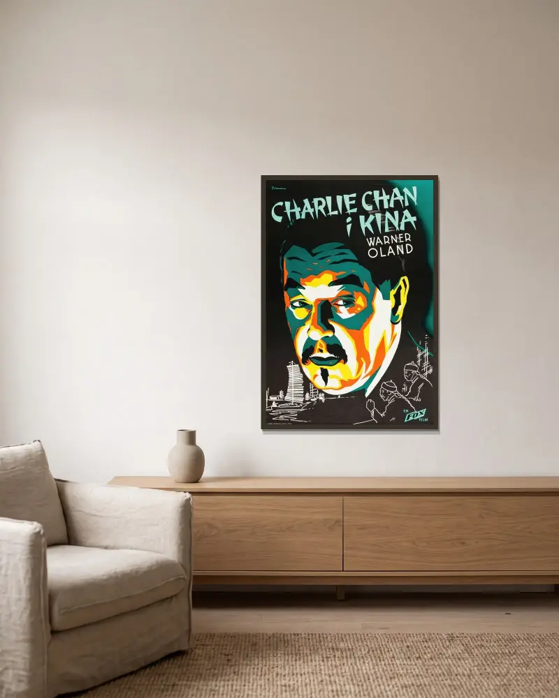 Charlie Chan in Shanghai av Eric Rohman inramad på en vägg