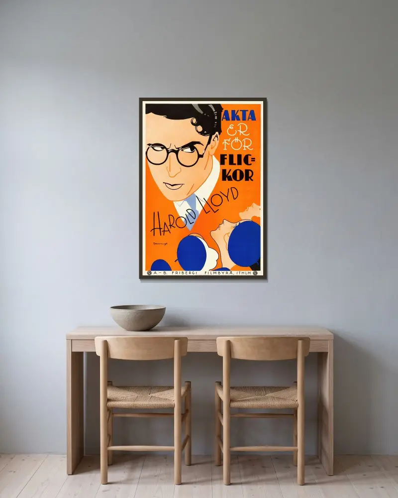 Girl Shy av Eric Rohman inramad på en vägg