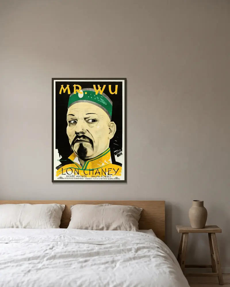 Mr. Wu av Eric Rohman inramad på en vägg