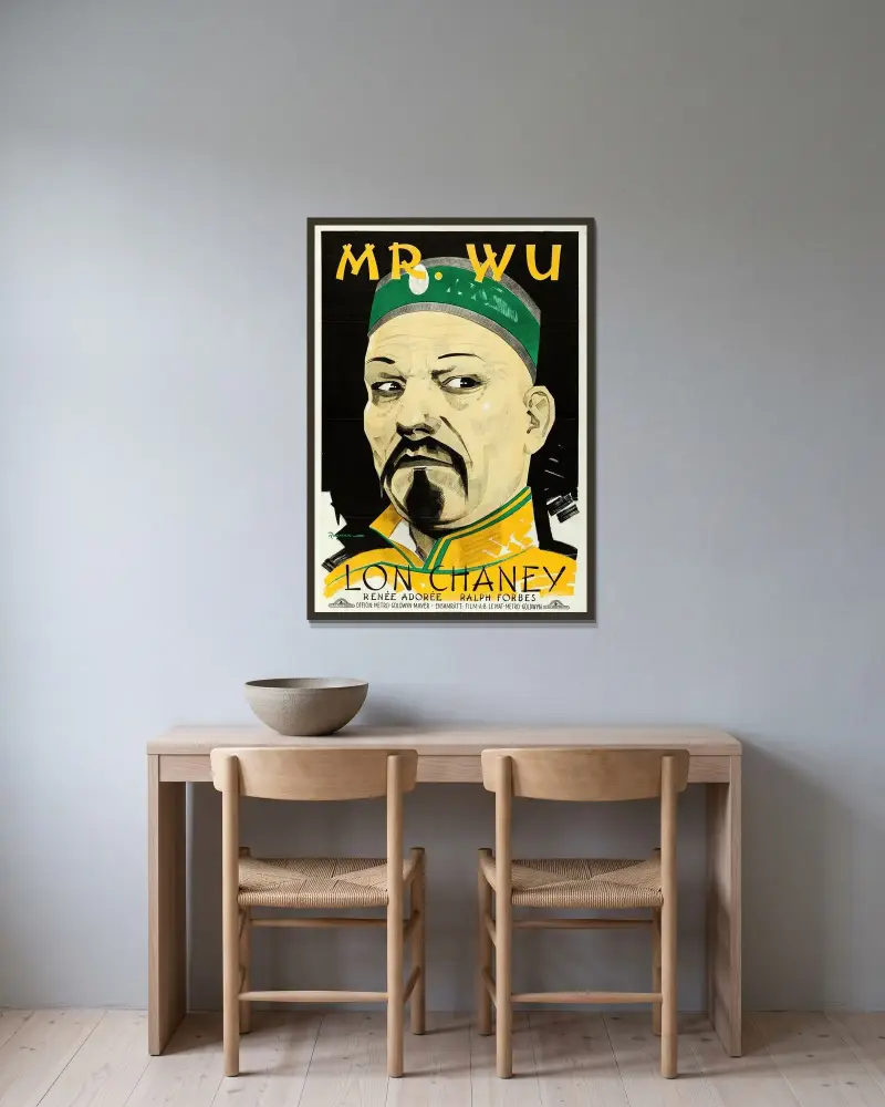 Mr. Wu av Eric Rohman inramad på en vägg