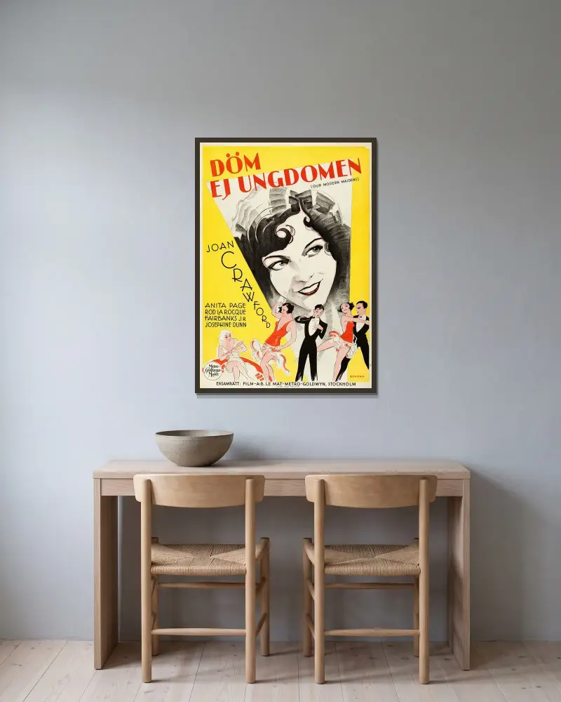 Our Modern Maidens av Eric Rohman inramad på en vägg