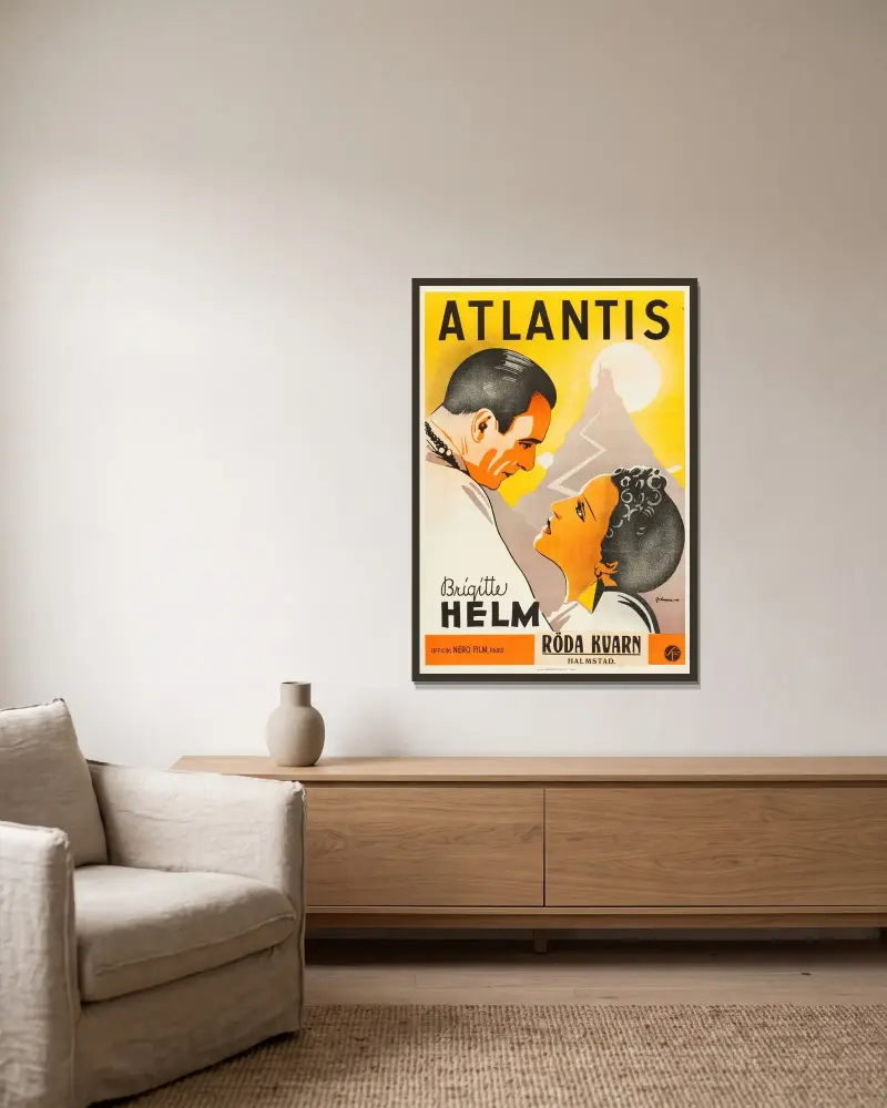Drottningen av Atlantis av Eric Rohman inramad på en vägg