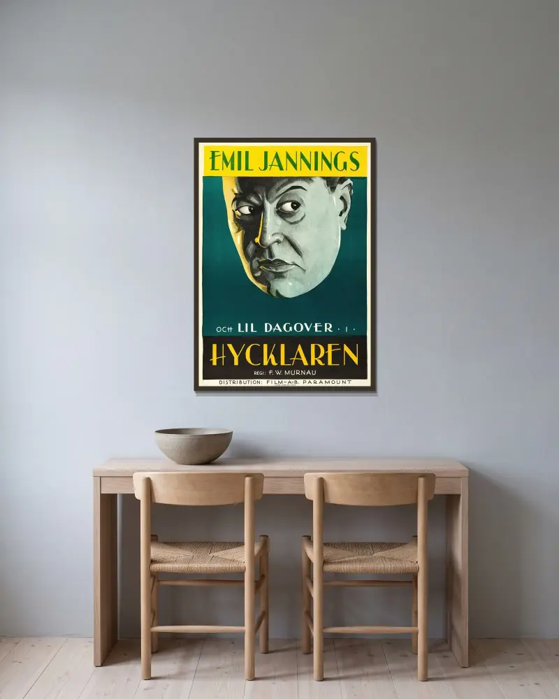 Tartuffe av Eric Rohman inramad på en vägg