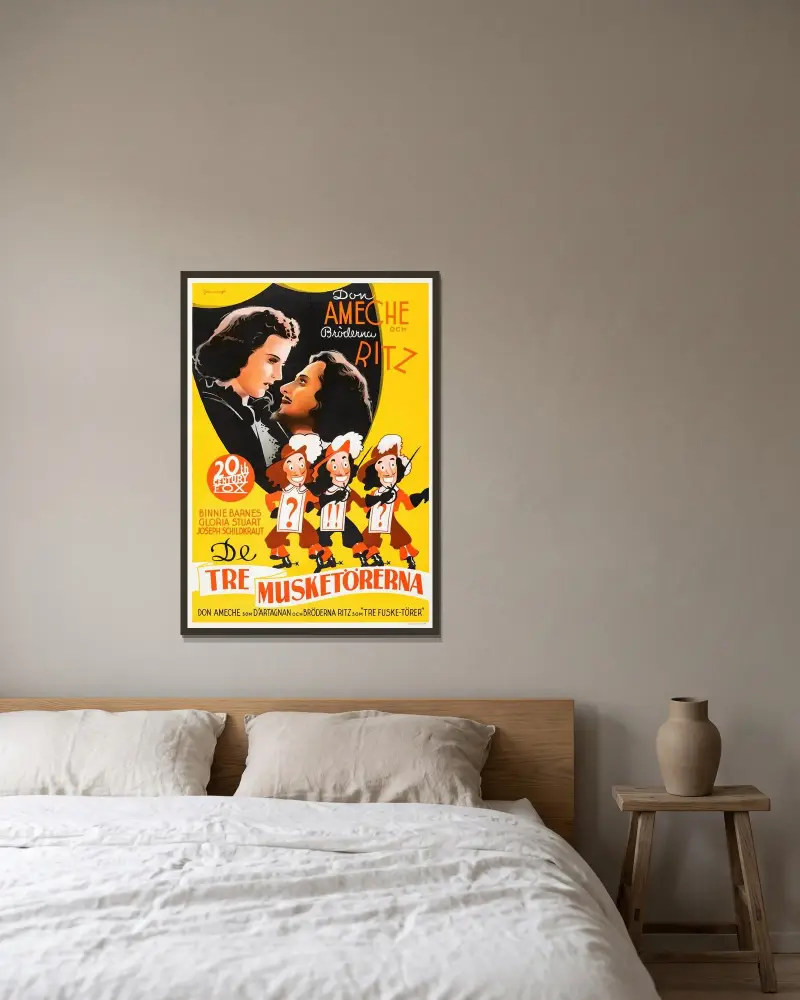 The Three Musketeers av Eric Rohman inramad på en vägg