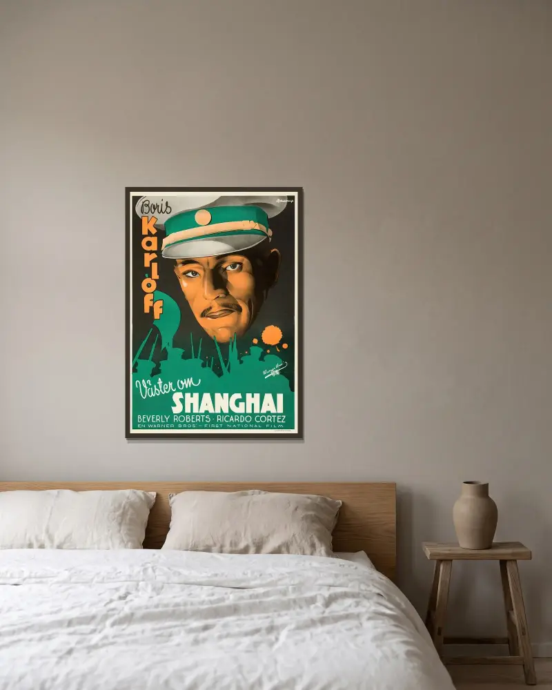 West of Shanghai av Eric Rohman inramad på en vägg
