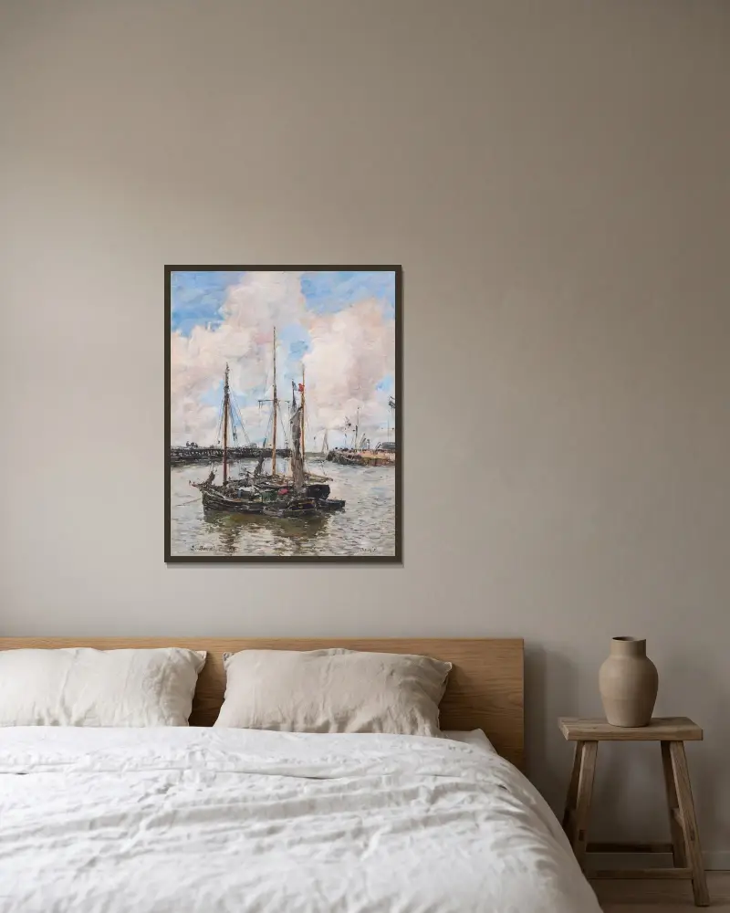 Inloppet till Trouvilles hamn av Eugène Boudin inramad på en vägg