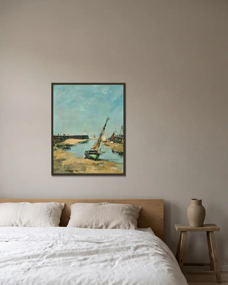 Trouville, pirerna vid lågvatten av Eugène Boudin inramad på en vägg